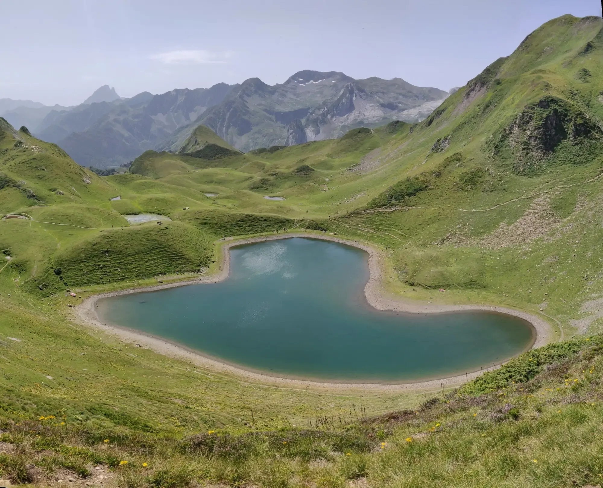 Lac sur la route de l'espagne